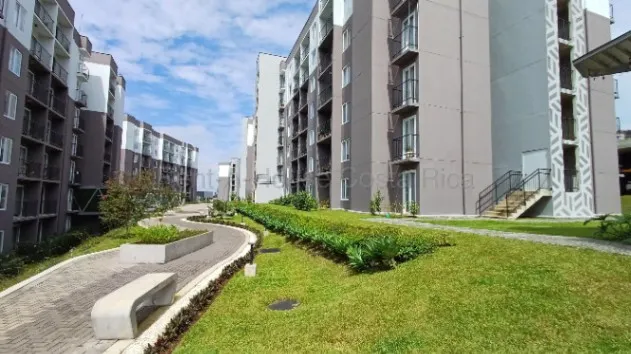 Alquiler de Hermoso Apartamento de tres Habitaciones 26-1642 en Curridabat, San José — $1,150