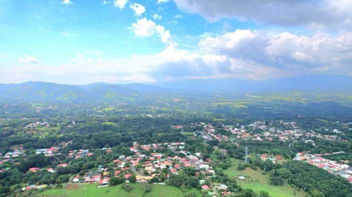 12,734m2 en la radial a la 27 lote de uso mixto a 650m2 del Centro in Atenas, Alajuela — $2,900,000 - Photo 3 of 20