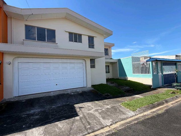 VENTA DE CASA INDEPENDIENTE CON PISCINA EN ROHRMOSER in Pavas, San José — $335,000 - Photo 2 of 30