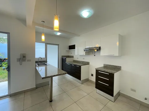 Venta de casa de dos plantas en Condominio Barlovento, segunda etapa. in Tres Ríos, La Unión, Cartago — $195,000