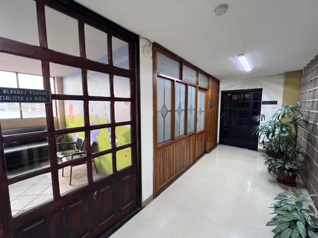 Edificio renovado ideal para uso comercial o institucional en Hospital, San José — $4,000,000 - Foto 3 de 9