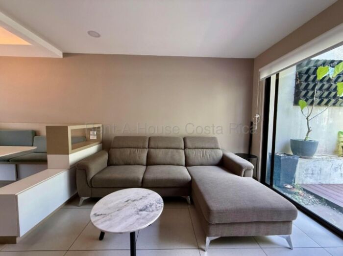 Se alquila casa en Escazú San José 26-2098 en San Antonio, Escazú, San José — $1,850