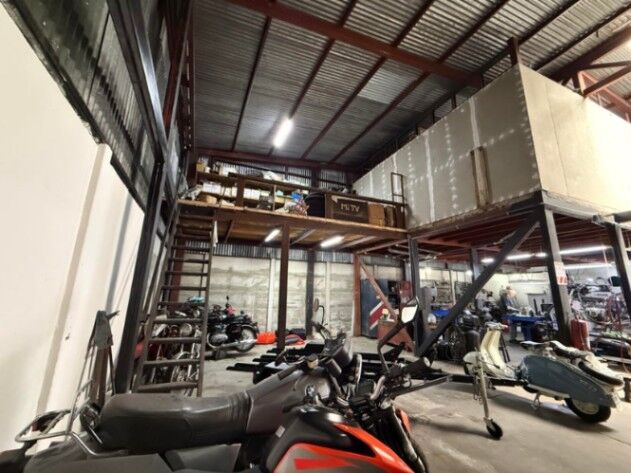 LOCAL COMERCIAL CON APARTAMENTO EN VENTA GOICOCHEA en Calle Blancos, Goicoechea, San José — $235,000