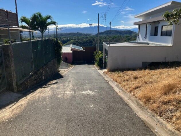 BELLÍSIMA PROPIEDAD MUY CÉNTRICA EN ATENAS.  en Atenas, Alajuela — ₡ 22 000 000