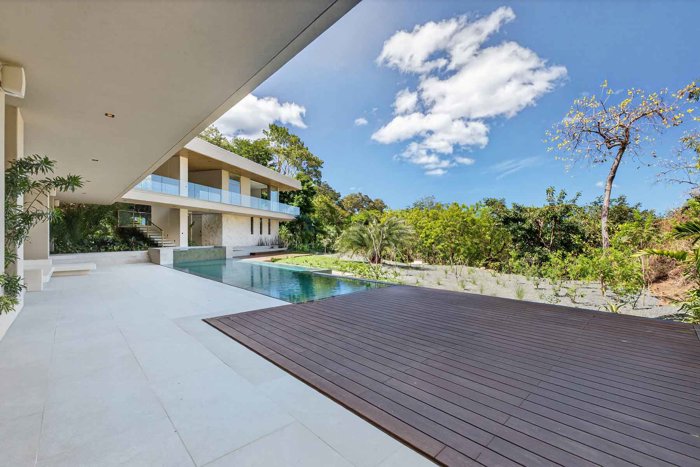 Casa de Lujo con Vista al Mar en Tamarindo, Costa Rica in Tamarindo, Santa Cruz, Guanacaste — $4,250,000 - Photo 2 of 25