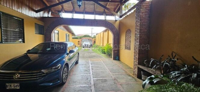 Venta de Casa + APTO en La Unión-San Ramón. RAH 26-1827 PRECIO REBAJADO en San Ramón, La Unión, Cartago — $670,000