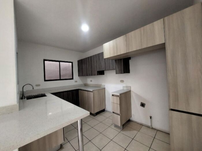 Venta de Casa en San Francisco de Heredia. RAH 25-2038 en San Francisco, Heredia — ₡ 110 000 000 - Foto 2 de 20