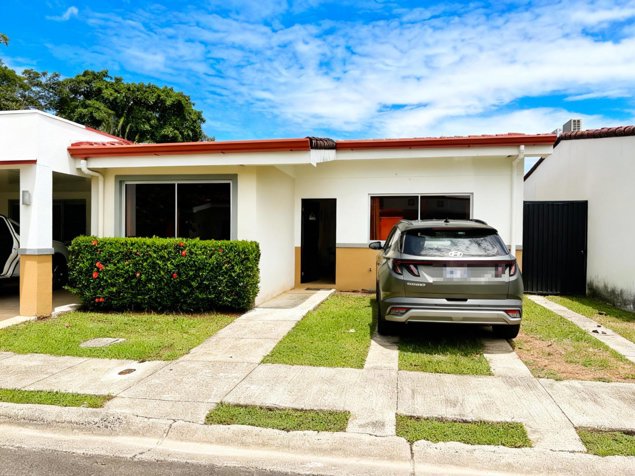 Casa amueblada lista para habitar — a 5 minutos de Playa Bejuco in Parrita, Puntarenas — $195,000