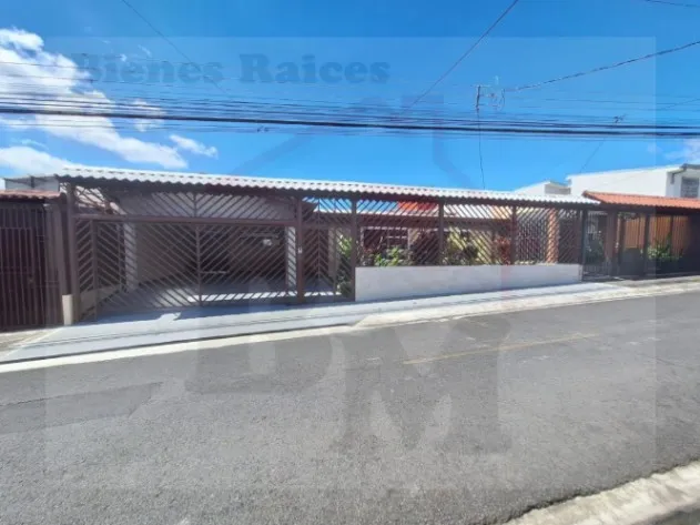 Se Vende Amplia y Hermosa CASA en Mercedes Norte de Heredia en Mercedes, Heredia — $315,000