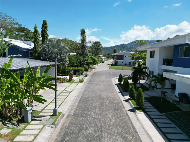 Hermosa casa de playa en condominio en Punta Leona en Jacó, Garabito, Puntarenas — $500,000 - Foto 3 de 43