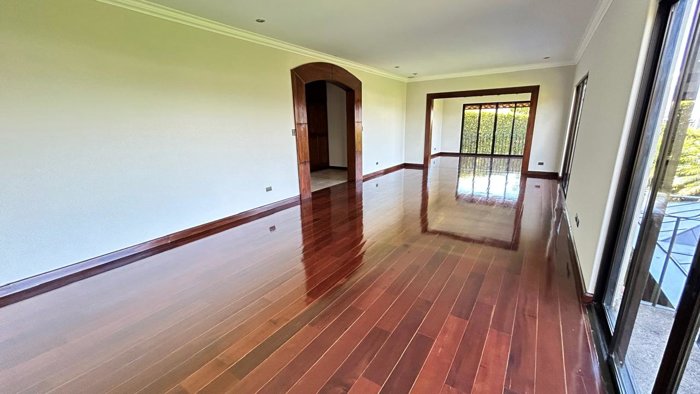 Cerro Alto, Guachipelín | Casa renovada de 381 m² en venta | Cod. 835 in Escazú, San José — $835,000 - Photo 2 of 12