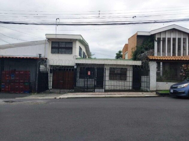 ¡Gran Oportunidad de Inversión en San Francisco de 2 Ríos! Casa con Uso de Suelo Mixto en San Francisco de Dos Ríos, San José — $340,000