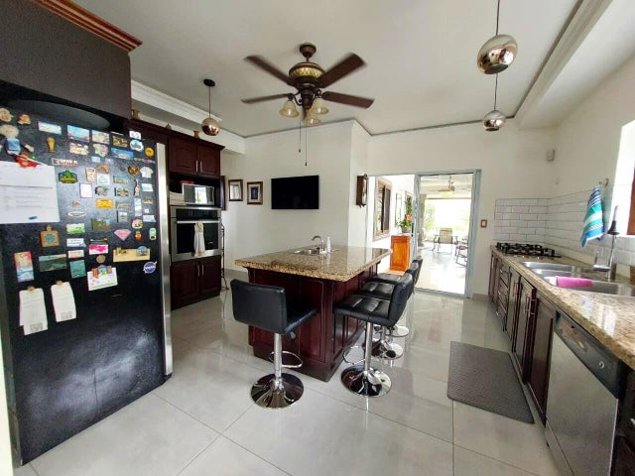 Venta de Casa en La Guácima de Alajuela. RAH 24-919 PRECIO REBAJADO en Guácima, Alajuela — $430,000 - Foto 2 de 6