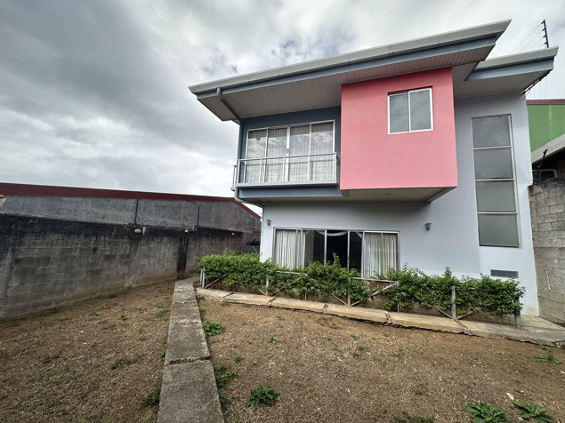 HEMOSA CASA EN VENTA EN LOS COLEGIOS DE MORAVIA in San Vicente, Moravia, San José — ₡ 144 000 000