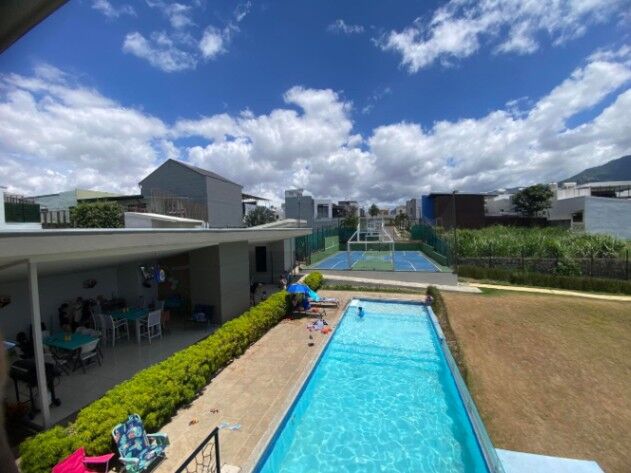 Venta de Excelente Casa en Escazú / Mls. 26-522 OFC JB en San Rafael, Escazú, San José — $335,000