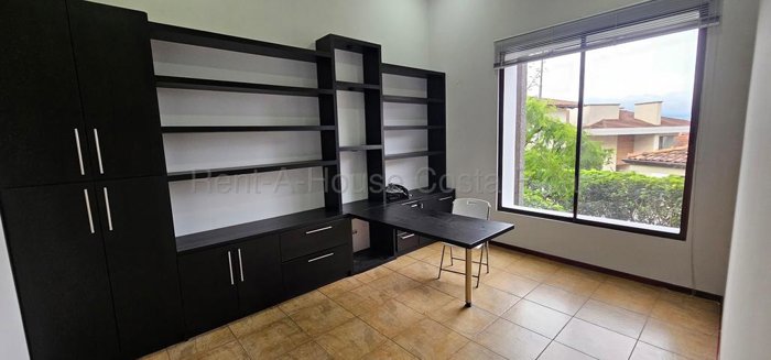 Alquiler de Casa en San Rafael de Escazú. RAH 27-472 en San Rafael, Escazú, San José — $5,000 - Foto 3 de 17