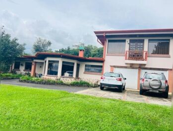 VENTA DE HERMOSA CASA CON AMPLIA ZONA VERDE EN SAN RAFAEL DE HEREDIA.  en Ángeles, San Rafael, Heredia — $500,000 - Foto 4 de 10