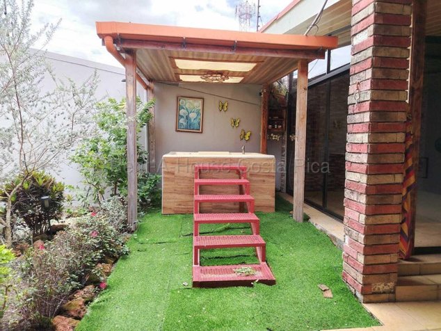 CASA EN VENTA EN HEREDIA MERCEDES en Mercedes, Heredia — $339,000