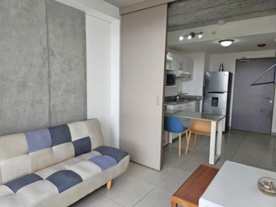 Se vende moderno apartamento amoblado en Torre Ifreses 25-389 en Curridabat, San José — $124,000