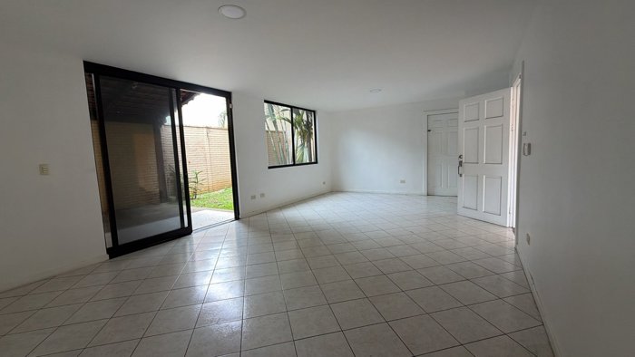 Casa en Condominio Privado en Trejos Montealegre, Escazú en Escazú, San José — $275,000