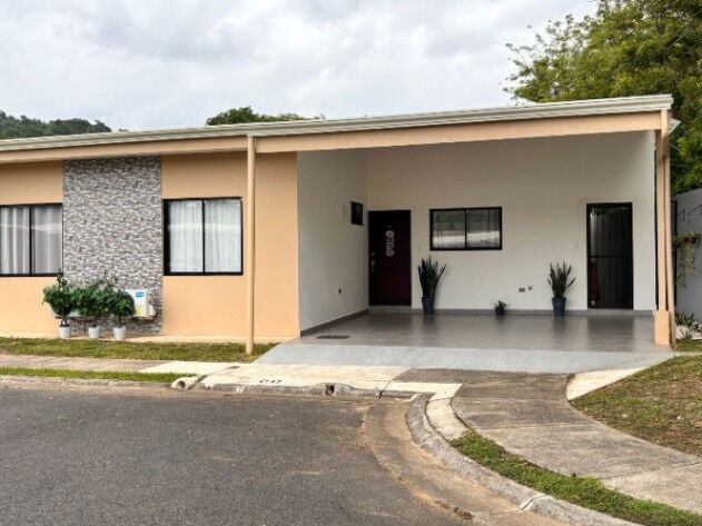 SE VENDE CASA AMOBLADA EN CONDOMINIO ARENAS HERRADURA in Jacó, Garabito, Puntarenas — ₡ 150 000 000