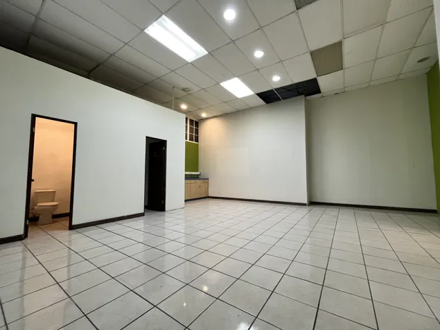 ALQUILO OFICINA / LOCAL EN SABANA en Mata Redonda, San José — ₡ 880 000 - Foto 3 de 11