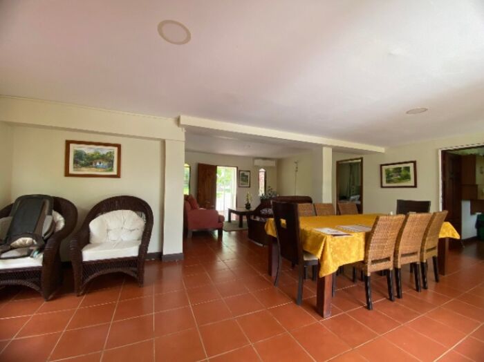 Venta de Casa  con terreno de 9000mts en Garabito 26-9 en Jacó, Garabito, Puntarenas — $335,000