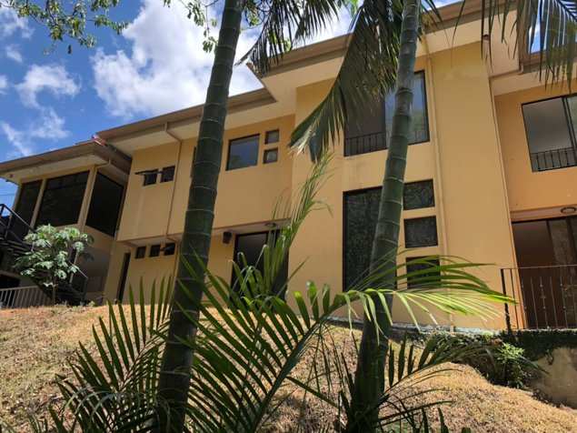 CASA CON PISCINA PROPIA EN SANTA ANA in Santa Ana, San José — $335,000