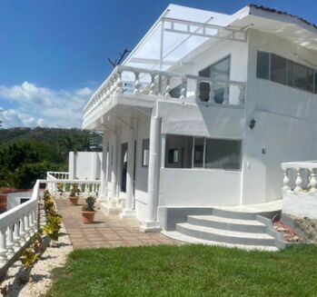 Propiedad con 4 casas y vista al mar ideal para Airbnb en Playas del Coco #25-672 GS en Sardinal, Carrillo, Guanacaste — $3,250,000 - Foto 4 de 10