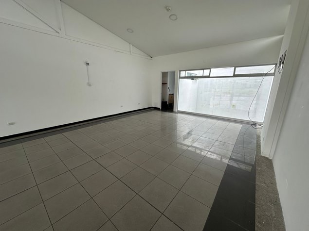 Local Comercial en Curridabat in Curridabat, San José — $1,350 - Photo 3 of 10