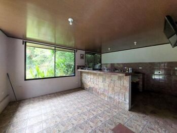 Se vende casa con amplio lote de 1,993m2 en San Rafael Heredia 25-1806 in Ángeles, San Rafael, Heredia — 250 000 000 ₡ - Photo 5 of 22