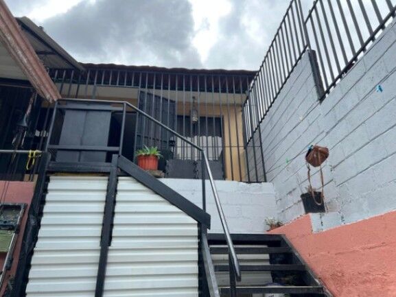 Venta de Linda Casa en Curridabat, San José / Mls. 26-695 OFC JB en Curridabat, San José — $130,000