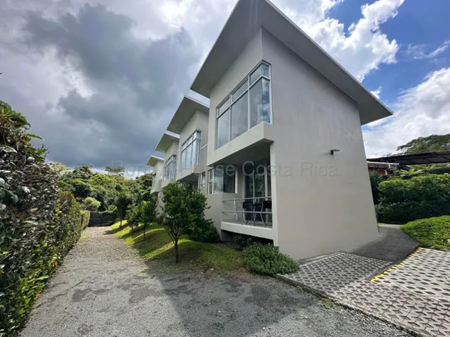 Alquiler de hermoso Loft Amueblado y Equipado con Menaje en Mora-Colón. RAH 27-819 en Colón, Mora, San José — $800