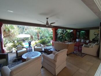 Se vende moderna casa con piscina y terraza en San Rafael Escazú 25-1599 en San Rafael, Escazú, San José — $5,500,000 - Foto 4 de 22