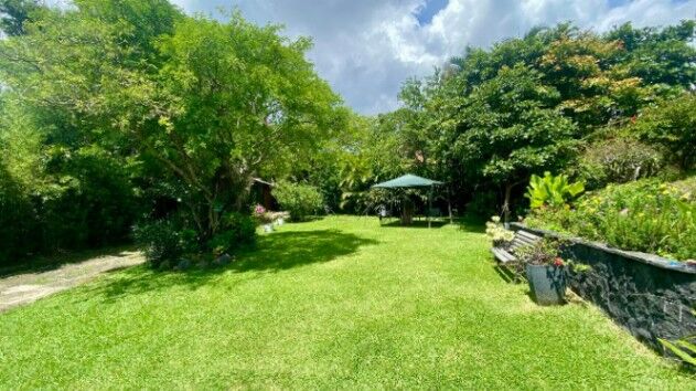 Venta de Hermosa y Amplia Casa en Escazú / Mls. 25-2039 OFC JB en Escazú, San José — $650,000 - Foto 2 de 20