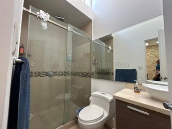 Venta de casa en condominio con jardín y acceso inmediato a Ruta 27 #26-1429 GS in Brasil, Santa Ana, San José — $222,000 - Photo 4 of 8