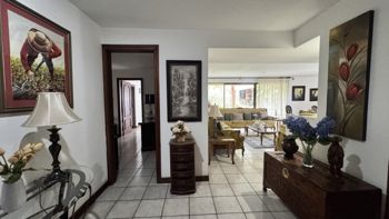 Vende amplio apartamento en Condominio Santa Fe, Escazú (AD) en San Rafael, Escazú, San José — $265,000 - Foto 2 de 17