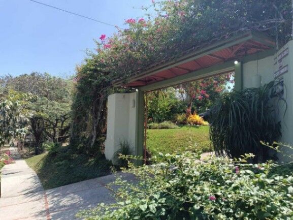 Se vende casa con amplia zona verde en San Rafael Escazú 24-1294 en San Rafael, Escazú, San José — $750,000
