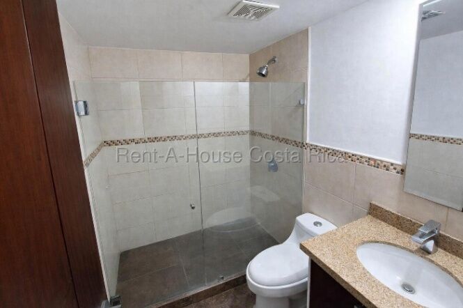 Apartamento en alquiler en Guachipelín con amenidades y ubicación estratégica #26-1901 GS in Pozos, Santa Ana, San José — $1,350