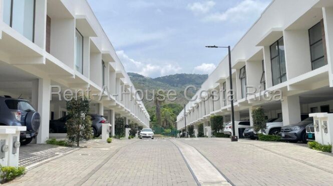 Alquiler de Casa en San Antonio de Escazú. RAH 26-1474 in San Antonio, Escazú, San José — $1,700