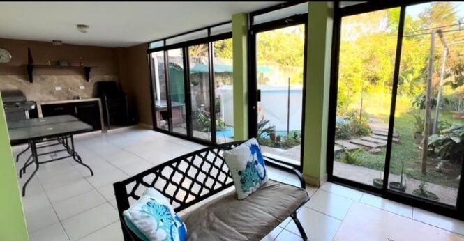 Se vende espaciosa casa con patio en Carrizal de Alajuela 25-1465 en Carrizal, Alajuela — $295,000