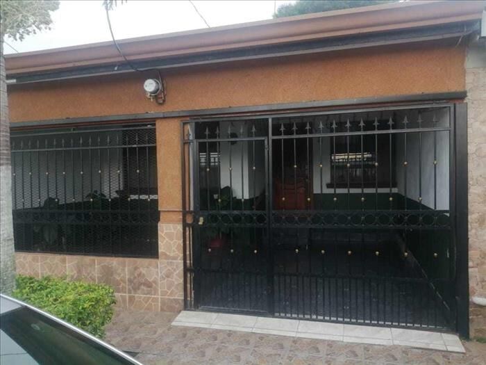 SE VENDE BELLA CASA EN SAN RAFAEL ABAJO DE DESAMPARADOS. in San Rafael Abajo, Desamparados, San José — ₡ 60 000 000
