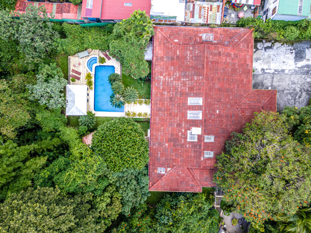 Propiedad de desarrollo con casa en venta en Guachipelin in San Rafael, Escazú, San José — $4,000,000 - Photo 3 of 55