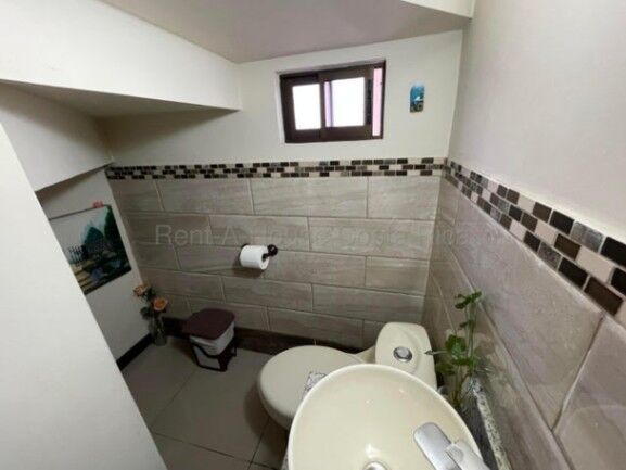 MLS-26-1913 KQ VENTA CASA ZAPOTE SAN JOSE CONTACTENOS AL # 88987222 en Zapote, San José — ₡ 72 000 000