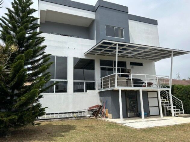 Venta de Casa + 2 APTOS en San Isidro de Heredia. RAH 26-45 en San Isidro, Heredia — $795,000