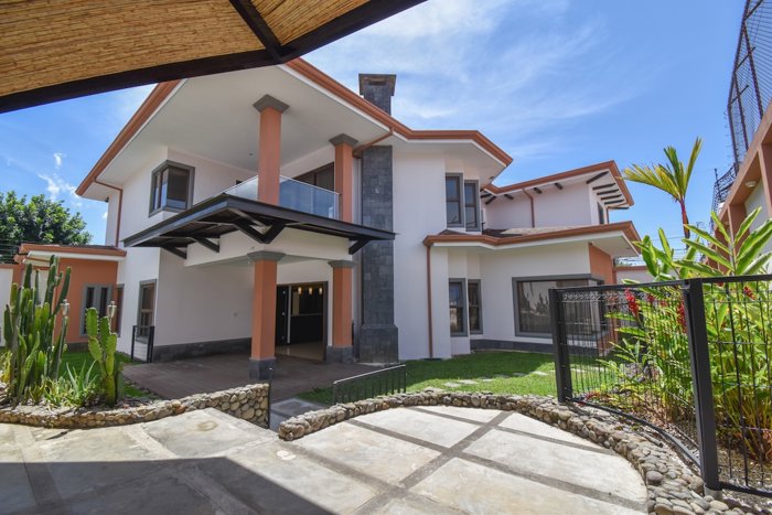 Venta Casa La Guaria Moravia San José en San Vicente, Moravia, San José — $995,000 - Foto 2 de 32