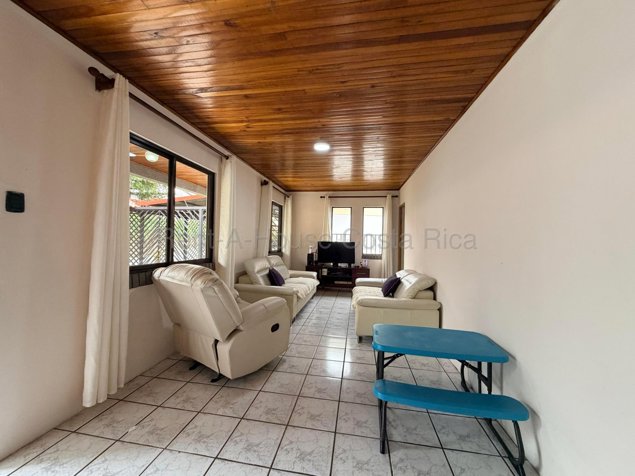 Venta de casa con amplio terreno en San Pedro de Barva #26-1973 GS en San Pedro, Barva, Heredia — $290,000 - Foto 2 de 11