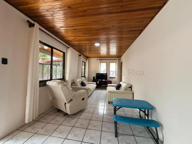 Venta de casa con amplio terreno en San Pedro de Barva #26-1973 GS en San Pedro, Barva, Heredia — $290,000 - Foto 2 de 11
