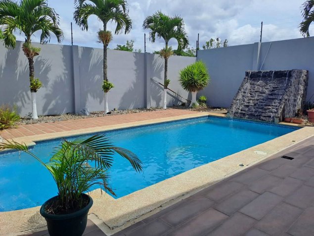 Sto Domingo Heredia 3 hab 2 plantas, piscina, rancho, área social in San Vicente, Santo Domingo, Heredia — ₡ 325 000 000