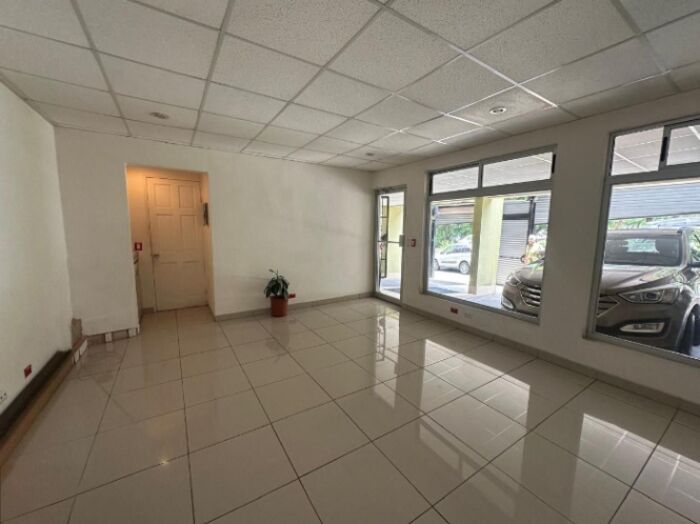 Venta de Edificio Comercial y Residencial en Tibás Llorente en Anselmo Llorente, Tibás, San José — $700,000